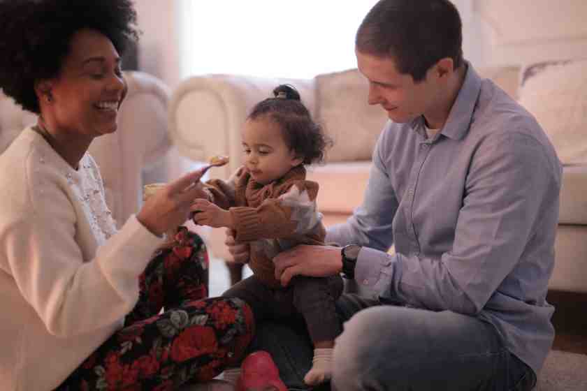 familia con bebé
